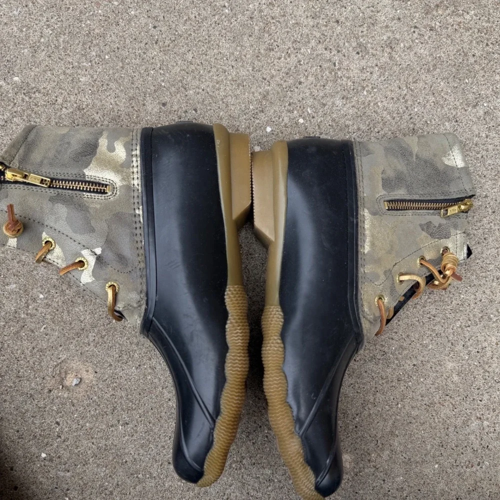 Sperry Saltwater Camo Duck Boots Womens Sz 10 Black Gold Metallic STS86694 Ankle